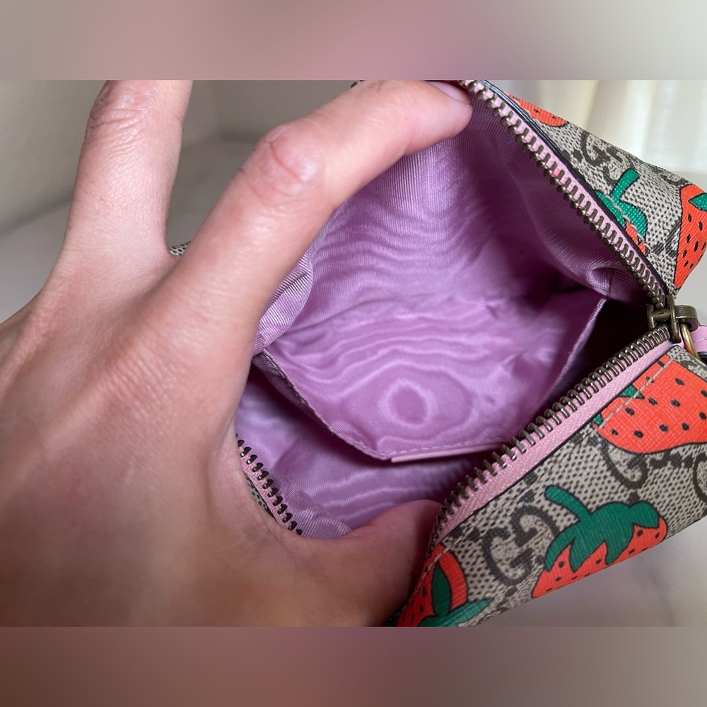 Gucci Strawberry 🍓 Pouch with GG Canvas - Picture 13 of 14